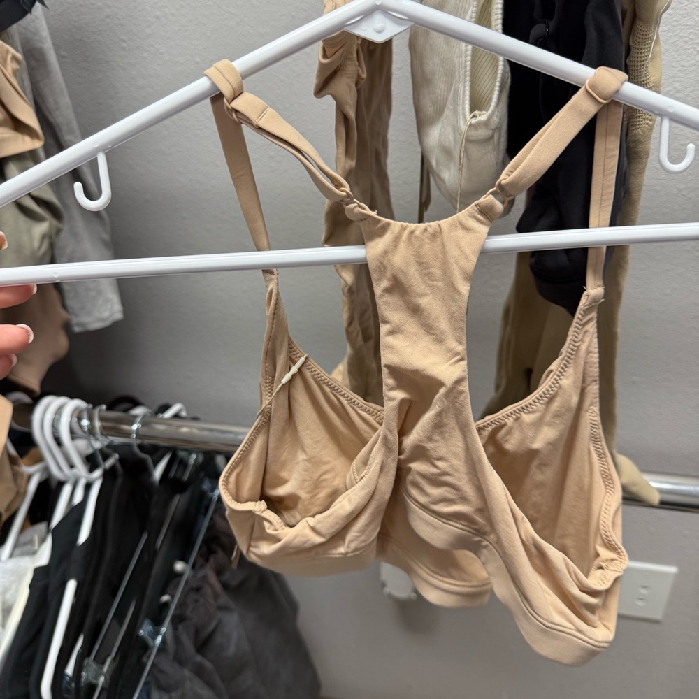 SKIMS FITS EVERYBODY RACERBACK BRALETTE clay - Picture 3 of 4
